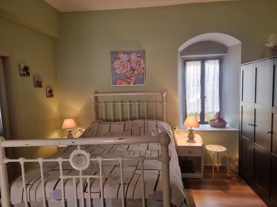 ελιά παραδοσιάκο σπίτι στην Villa Amfikleia