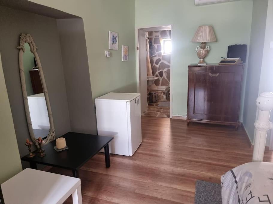 ελιά παραδοσιάκο σπίτι στην Vila Amfiklia