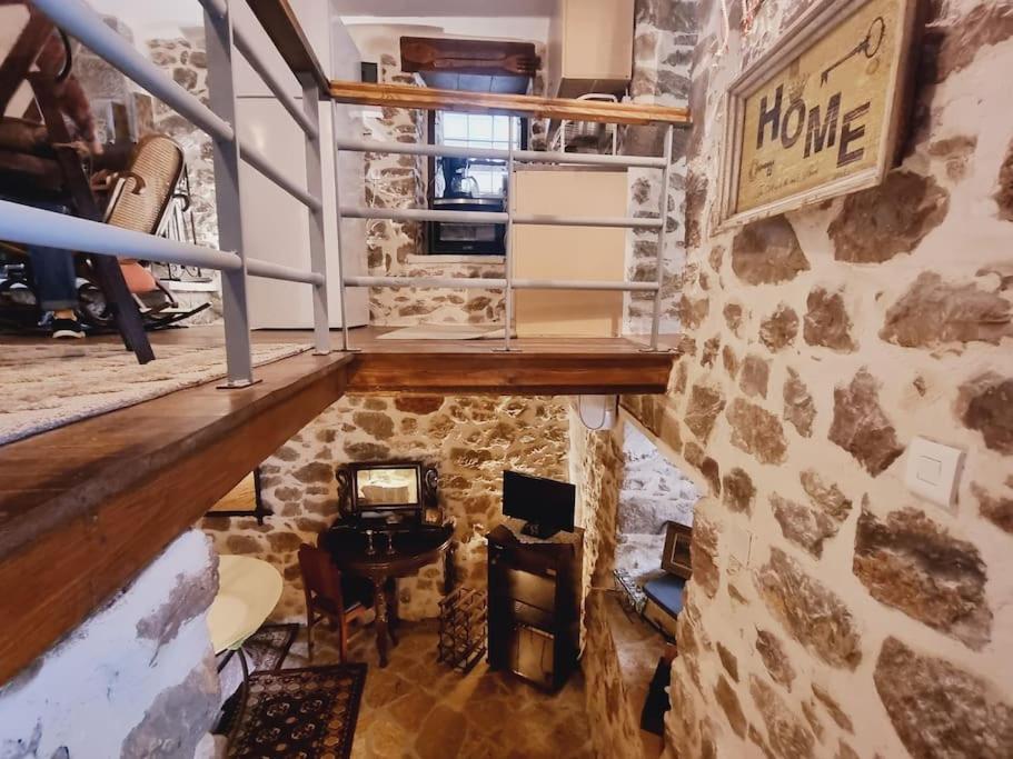 ελιά παραδοσιάκο σπίτι στην Villa