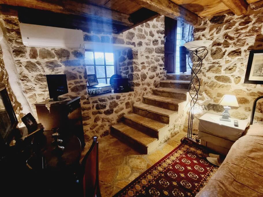 Villa ελιά παραδοσιάκο σπίτι στην *